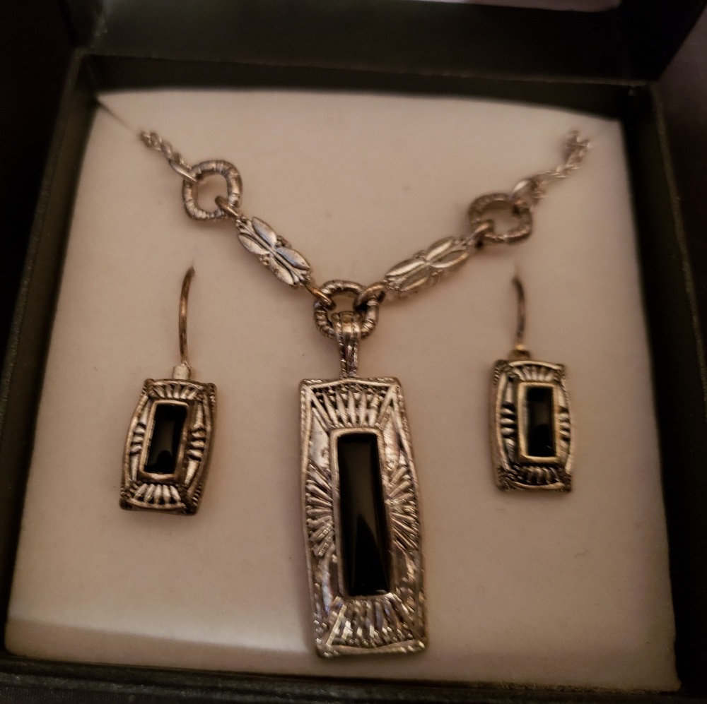 Necklace and earring set
